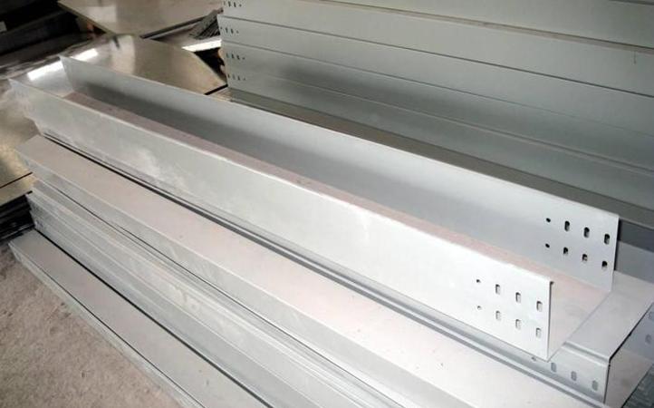 铝合金电缆桥架和不锈钢电缆桥架哪个好？